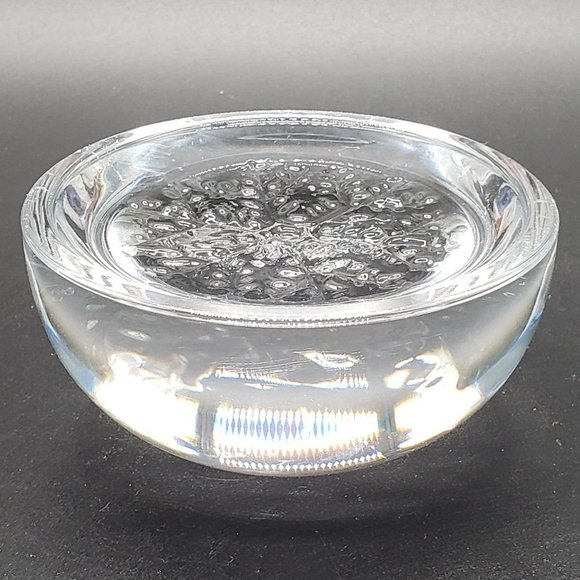 Cristal France Large Half Circle Dome Clear Crystal Snowflake Paperweight - Picture 5 of 8